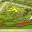 T�to n�dhern� kv�tn� zahrada se nach�z� nedaleko z�mku v Krom����i